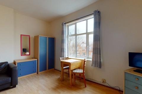 Studio to rent, Chatsworth Road, London NW2