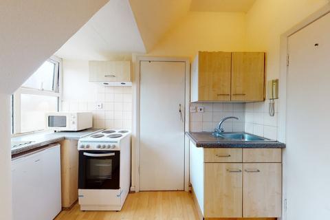 Studio to rent, Chatsworth Road, London NW2