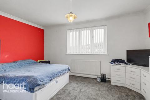2 bedroom flat for sale, Capstone Road, CHATHAM