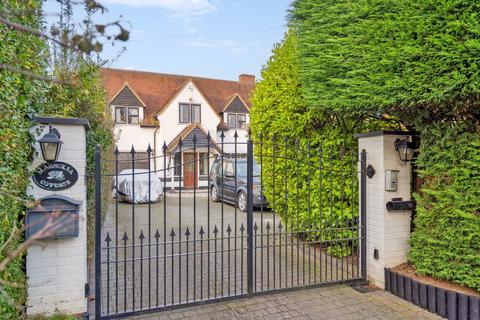 4 bedroom detached house to rent, Elm Close, Farnham Common SL2