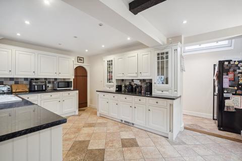 4 bedroom detached house to rent, Elm Close, Farnham Common SL2