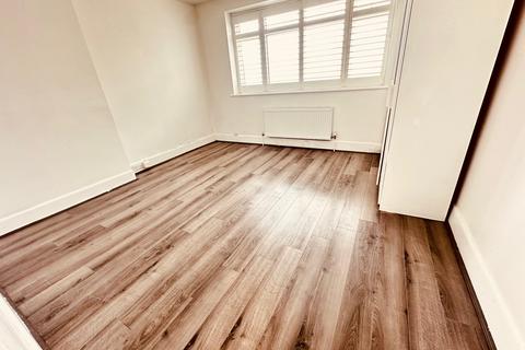 2 bedroom flat to rent, Seabourne Road, BOURNEMOUTH