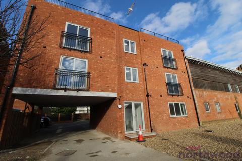 2 bedroom flat to rent, West Avenue, Clacton-On-Sea CO15
