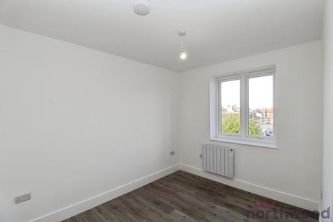 2 bedroom flat to rent, West Avenue, Clacton-On-Sea CO15