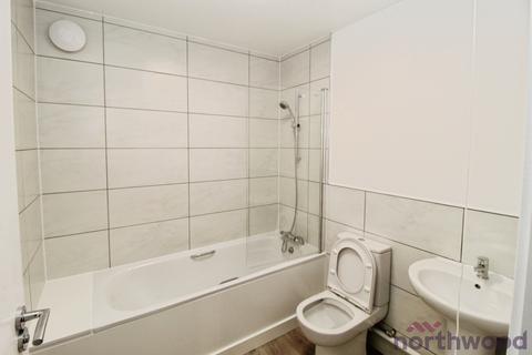 2 bedroom flat to rent, West Avenue, Clacton-On-Sea CO15