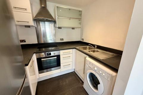 2 bedroom flat to rent, Lower Canal Walk, Hampshire SO14