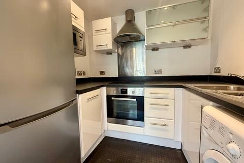 2 bedroom flat to rent, Lower Canal Walk, Hampshire SO14