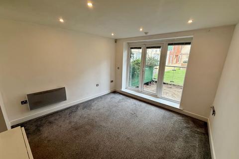 2 bedroom flat to rent, Lower Canal Walk, Hampshire SO14