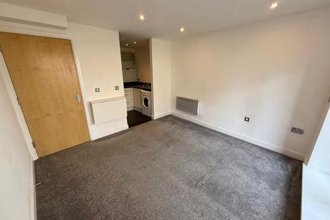2 bedroom flat to rent, Lower Canal Walk, Hampshire SO14