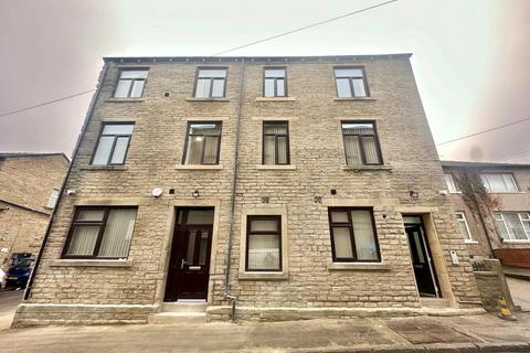 2 bedroom apartment to rent, Bay Hall Common Road, HUDDERSFIELD