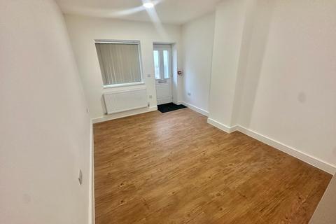 2 bedroom apartment to rent, Bay Hall Common Road, HUDDERSFIELD