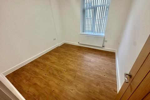 2 bedroom apartment to rent, Bay Hall Common Road, HUDDERSFIELD