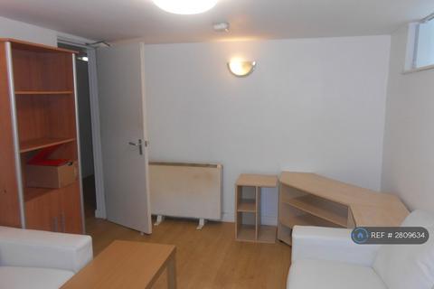 3 bedroom flat to rent, Granville Road, Manchester, M14