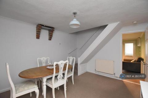 2 bedroom semi-detached house to rent, Eastern Road, Lydd, TN29