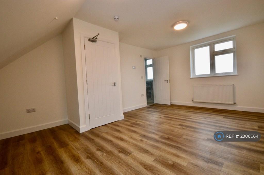 4th Bedroom (Master) Top Floor With Ensuite