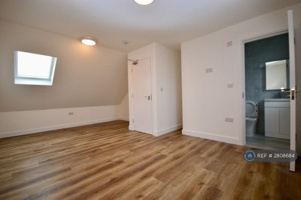 4th Bedroom Top Floor With Ensuite