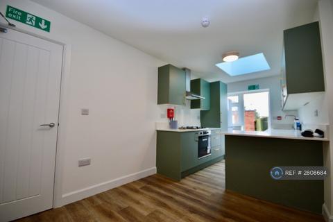 4 bedroom end of terrace house to rent, Beechwood Avenue, Hayes, UB3