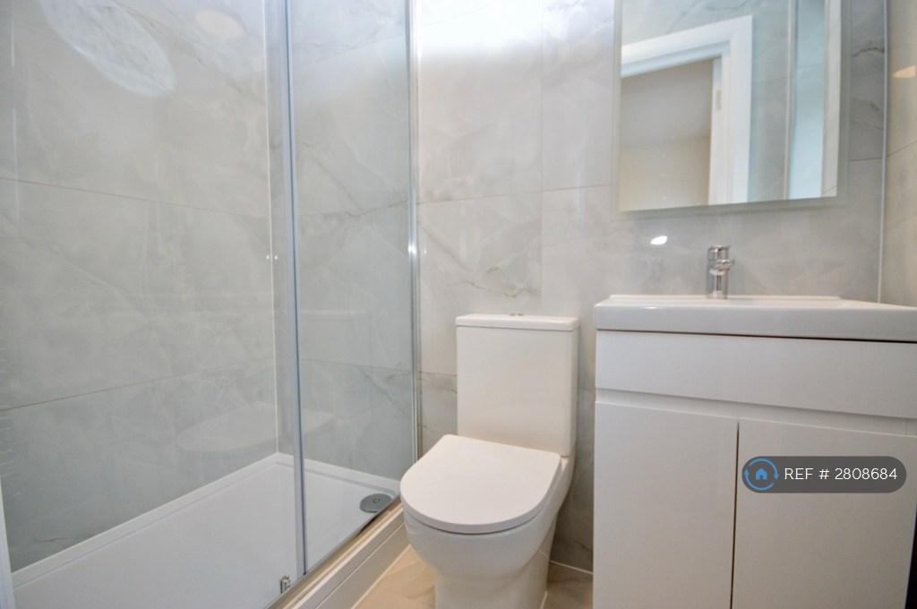 2nd Bathroom (Ensuite) On 1st Floor