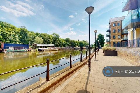2 bedroom penthouse to rent, Lion Court, Isleworth, TW7