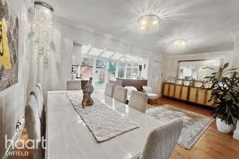 3 bedroom end of terrace house for sale, Capel Road, Enfield