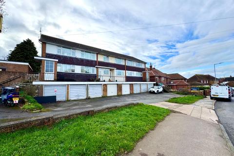 2 bedroom maisonette to rent, Wood Street, Chelmsford, Essex, CM2 8BL