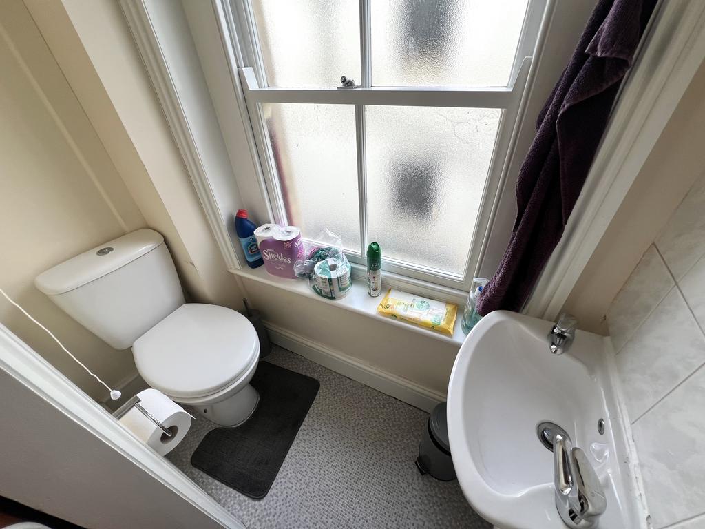 Cloakroom/wc