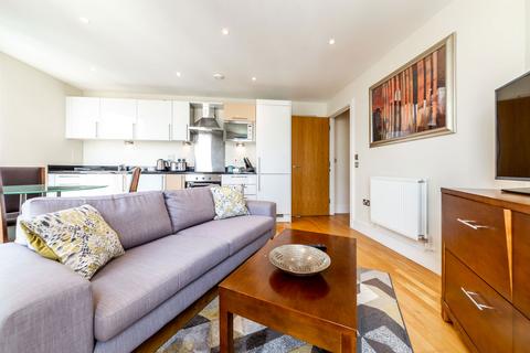 1 bedroom flat to rent, Quadrant Walk, London E14