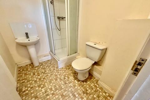 2 bedroom flat to rent, Florence Road, BOURNEMOUTH