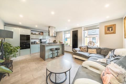 2 bedroom flat to rent, Battersea Church Road, London SW11