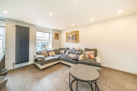 2 bedroom flat to rent, Battersea Church Road, London SW11