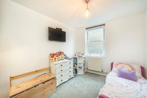 2 bedroom flat to rent, Battersea Church Road, London SW11