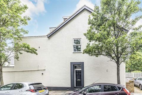 undefined, Kingston Road, Teddington TW11