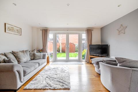 4 bedroom end of terrace house for sale, Collington Road, Buckinghamshire HP18