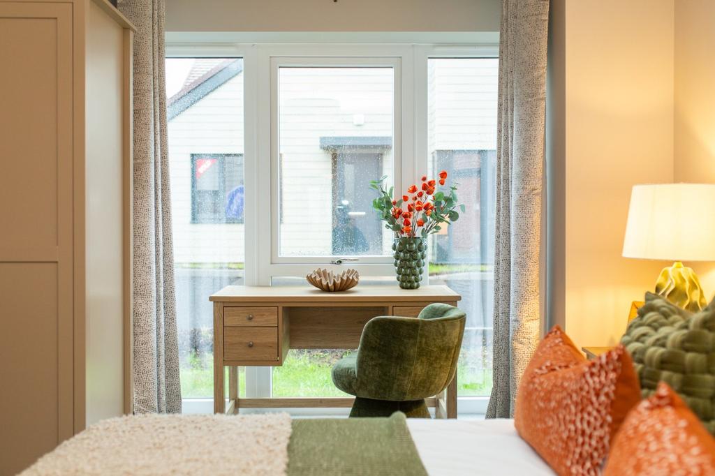 Plot 6 Sales Suite