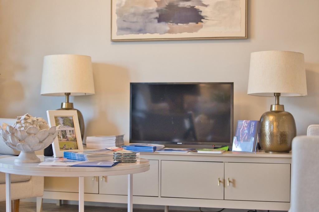 Plot 6 Sales Suite