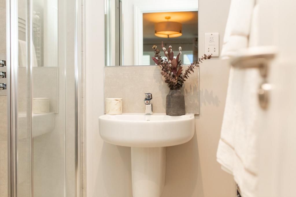 Plot 6 Sales Suite