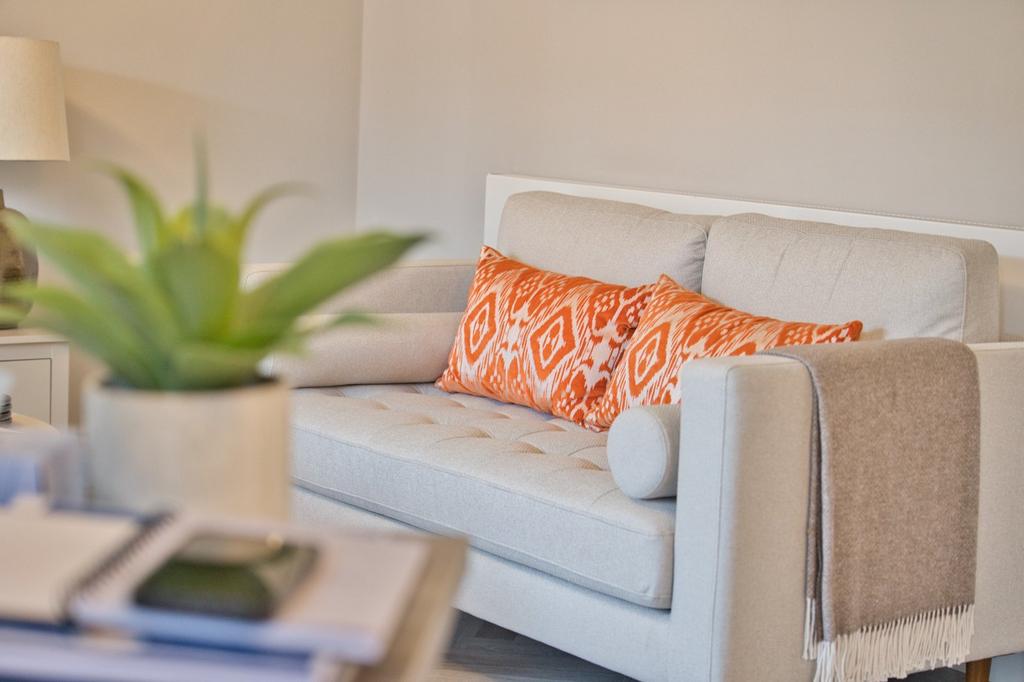 Plot 6 Sales Suite