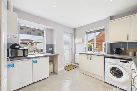2 bedroom bungalow for sale, Windermere Close, Aylesbury