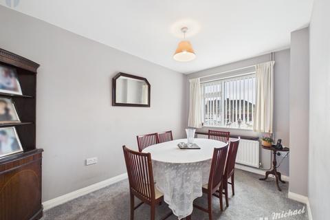 2 bedroom bungalow for sale, Windermere Close, Aylesbury