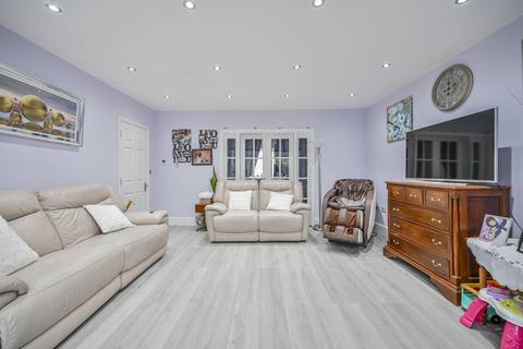 undefined, Passmore Gardens, Bounds Green, London, N11