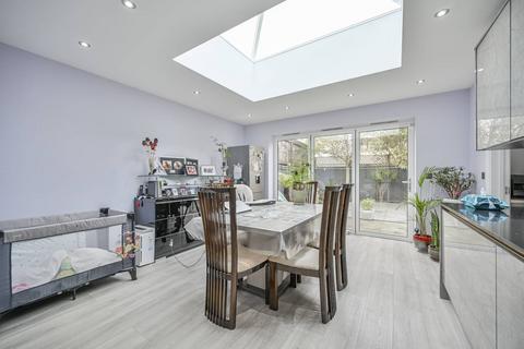 undefined, Passmore Gardens, Bounds Green, London, N11