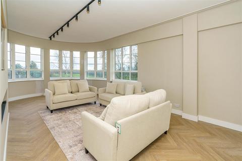 2 bedroom apartment to rent, Moor Court, Westfield, Newcastle Upon Tyne
