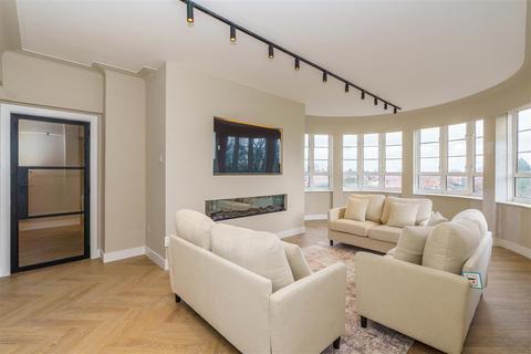 2 bedroom apartment to rent, Moor Court, Westfield, Newcastle Upon Tyne
