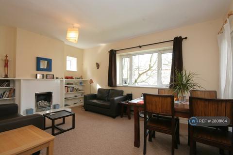 2 bedroom flat to rent, Orlando Court, London, SW4