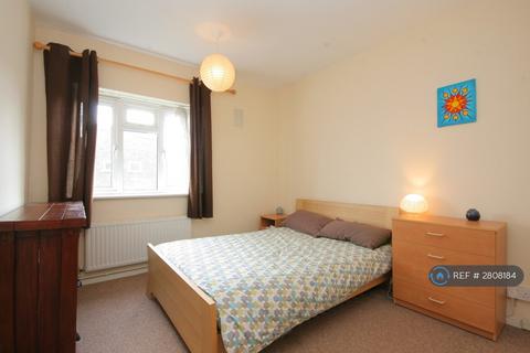 2 bedroom flat to rent, Orlando Court, London, SW4