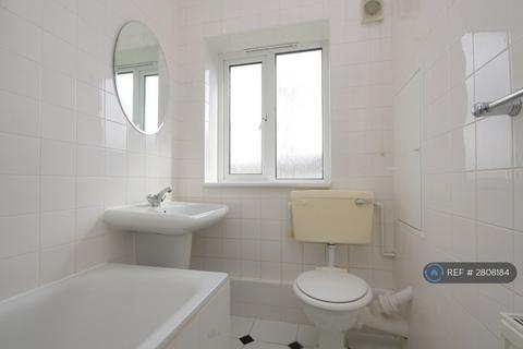 2 bedroom flat to rent, Orlando Court, London, SW4
