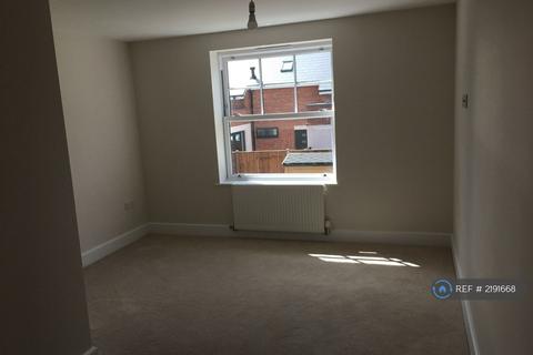 2 bedroom flat to rent, Springfield Road, Crawley, RH11