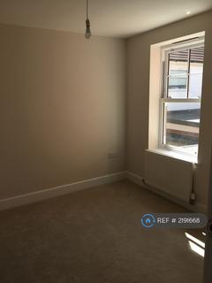 2 bedroom flat to rent, Springfield Road, Crawley, RH11