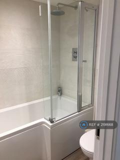 2 bedroom flat to rent, Springfield Road, Crawley, RH11
