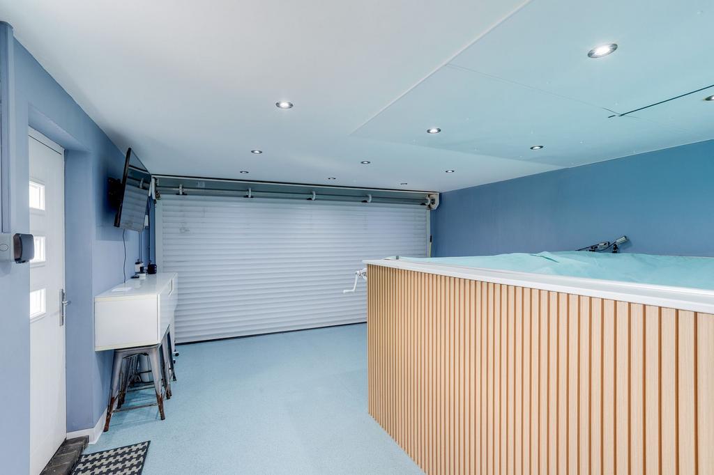 Pool Room / Detached Garage
